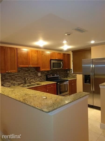 Building Photo - 8425 Forest Hills Dr