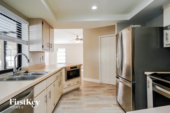 Foto del edificio - 1001 Southwest 23rd Street