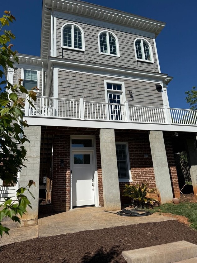 Photo - 2021 Rivermont Ave