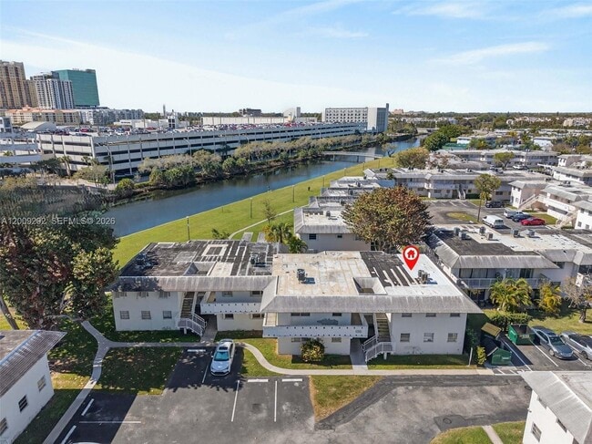 Foto del edificio - 7324 SW 82nd St