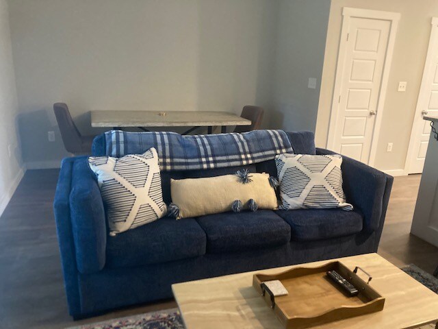 Building Photo - 3320 Robin Ln