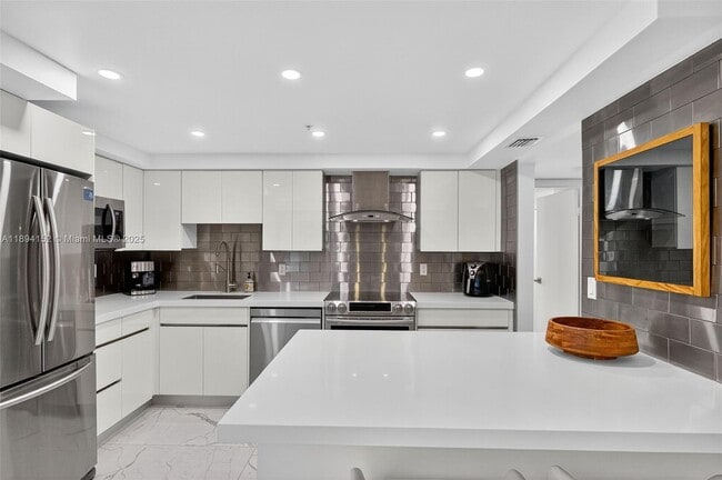 Building Photo - 2401 Collins Ave