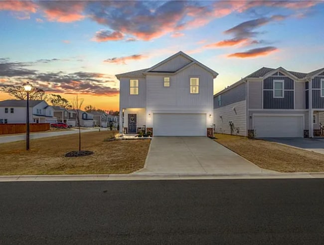 Building Photo - Modern 3-Bedroom Home