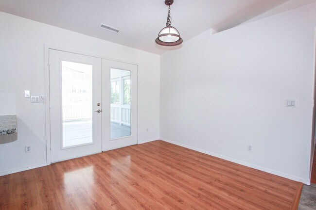 Building Photo - 3 Bedroom 2 bathroom in Prescott Valley