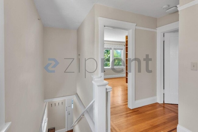 Building Photo - Unit