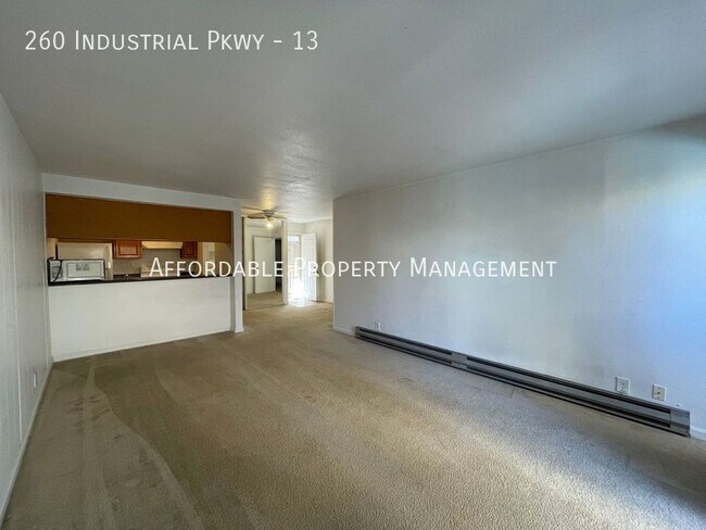 Foto del edificio - 260 Industrial Parkway #13, Hayward, CA 94544