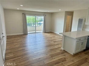 Building Photo - 24831 La Cresta Dr