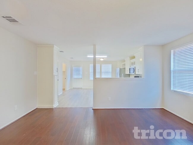 Building Photo - 1913 Lariat Dr