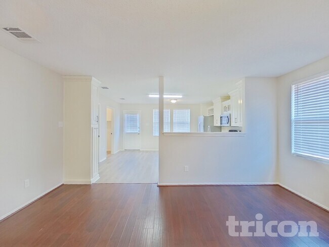 Foto del edificio - 1913 Lariat Dr