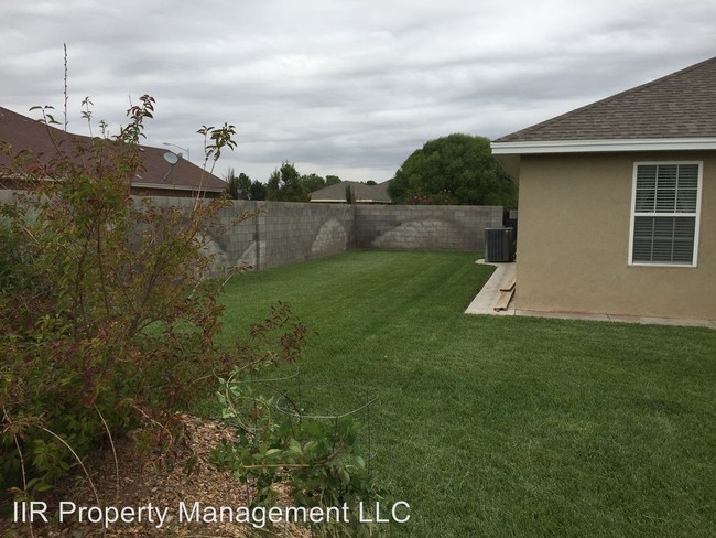 Building Photo - 1102 Saunders Dr