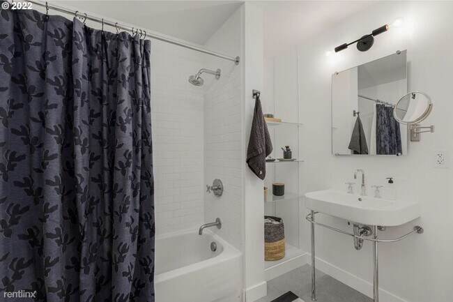 Foto del edificio - Studio, 1 bath Condo - 1400 Northwest Irvi...