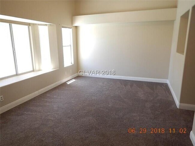 Building Photo - WONDERFUL GREEN VALLEY SINGLE STORY HOME W/POOL!!