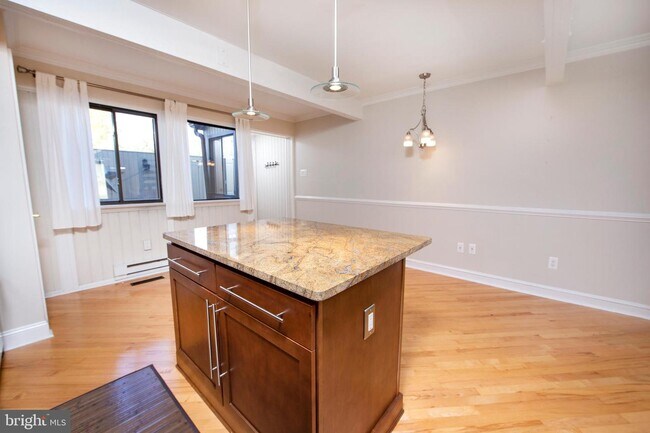 Building Photo - 2 Belaire Way