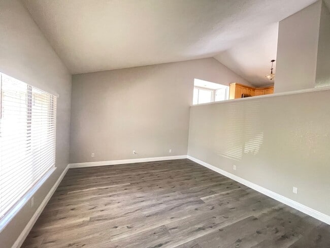 Building Photo - Amazing 4 BR 3 BA Altamonte home with Cons...