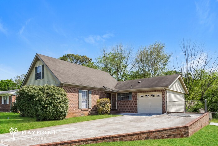 Building Photo - Charming 4 Bedroom Home!