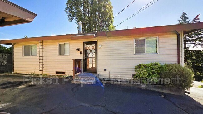 Foto del edificio - 8671 Silverdale Way NW