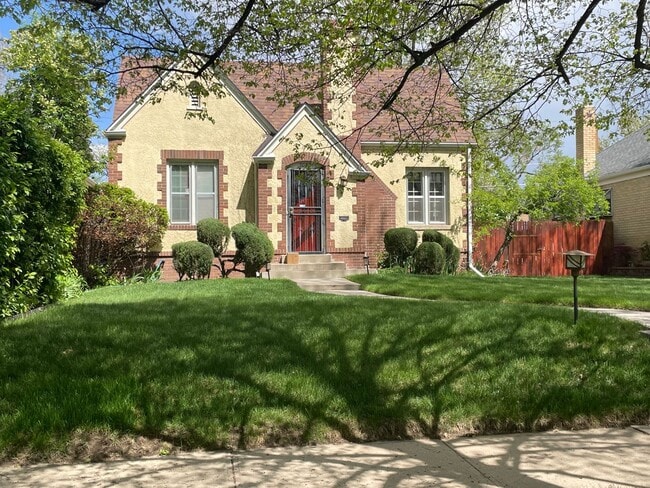 Evolve Real Estate: Beutifule House Available for August 2nd Move-in! - Evolve Real Estate: Beutifule House Available for August 2nd Move-in!
