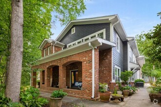 Building Photo - 827 Monroe Dr NE
