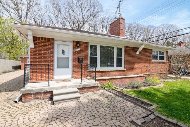 Foto del edificio - 1427 Woodland Dr