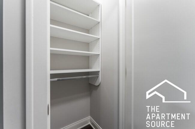 Building Photo - 640 W Wrightwood Ave