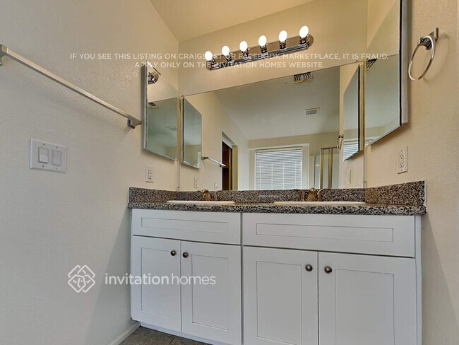 Foto del edificio - 785 E Beargrass Pl