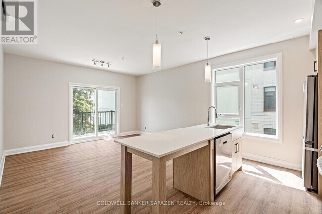 Photo du bâtiment - 10 McArthur Ave.