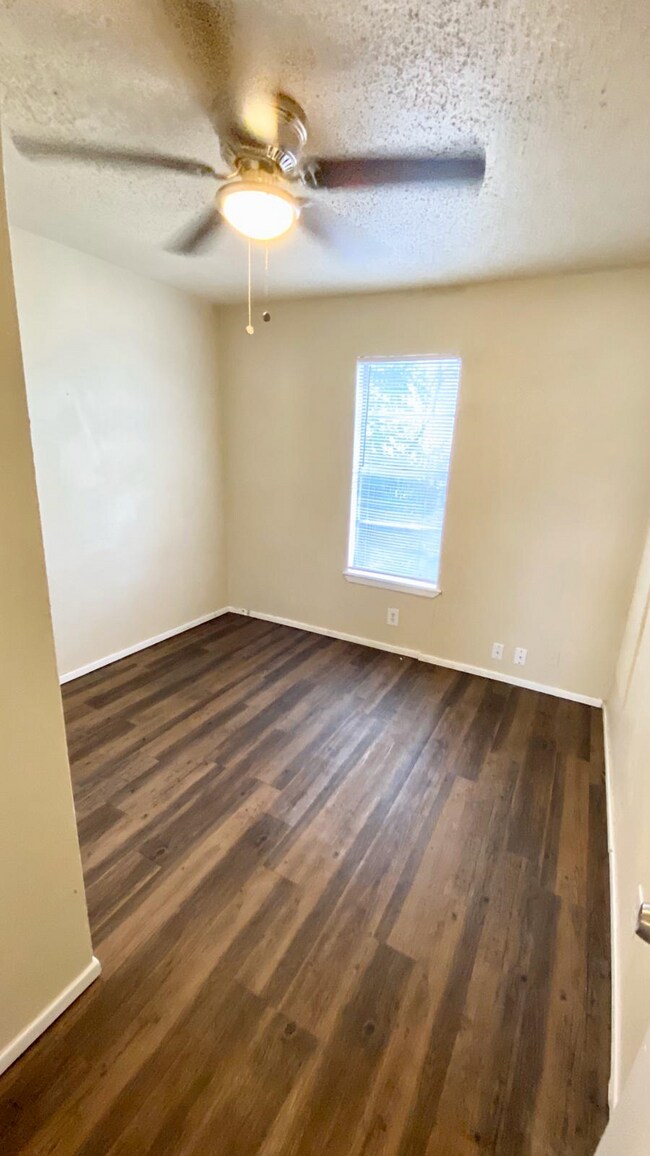Foto del edificio - 216 E 36th St