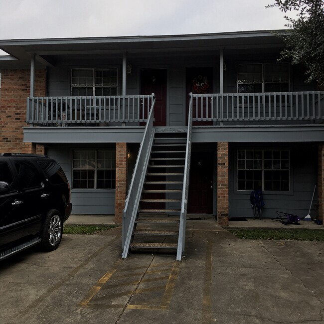 Building Photo - Lakeway Apartments