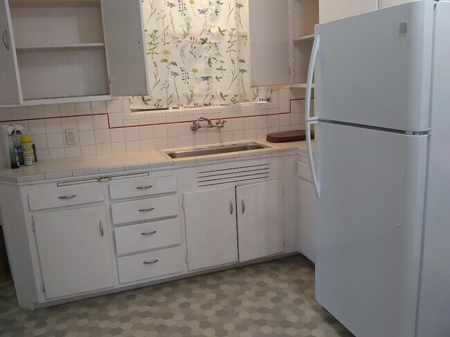 kitchen - 873 36th Ave