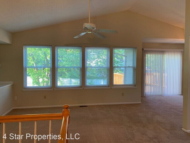 Foto del edificio - 3 br, 3 bath House - 957 Whispering Ridge Ln