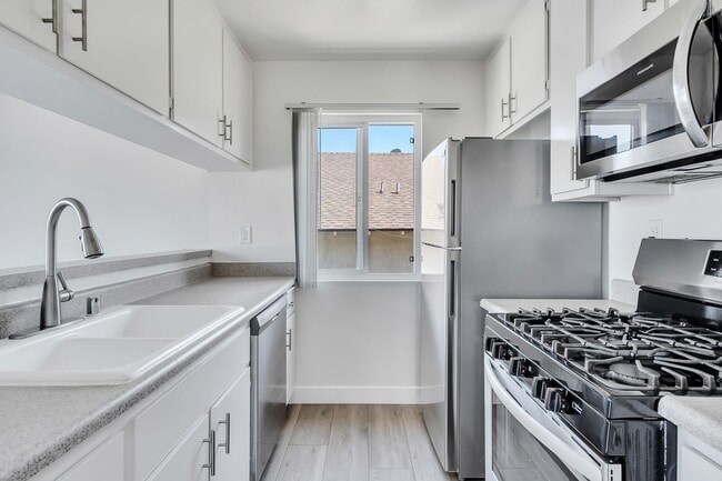 Building Photo - Centinela Apartments