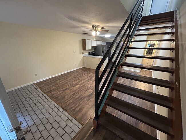 Foto del edificio - Spacious 2 bedroom townhouse with an additional loft located near TCC!