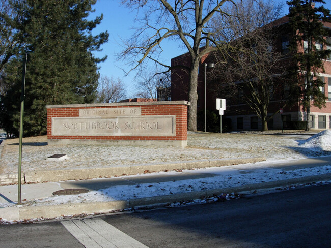 Foto del edificio - Crestwood Place