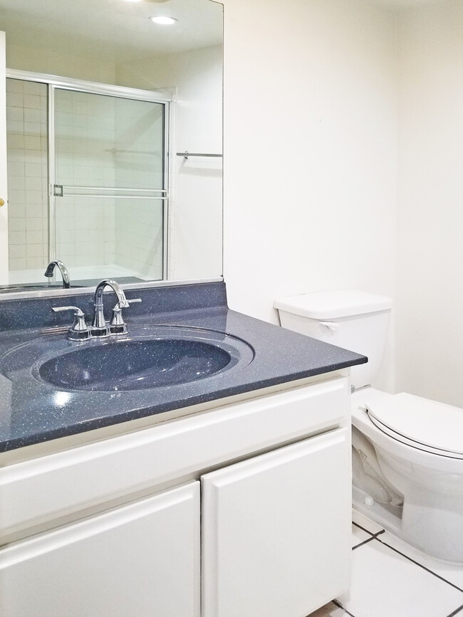 BATHROOM - 4436 Franklin Ave