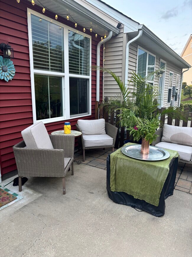 Foto del edificio - 3448 Foxglove Dr