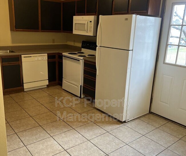 Foto del edificio - 3210 Phoenix Ave