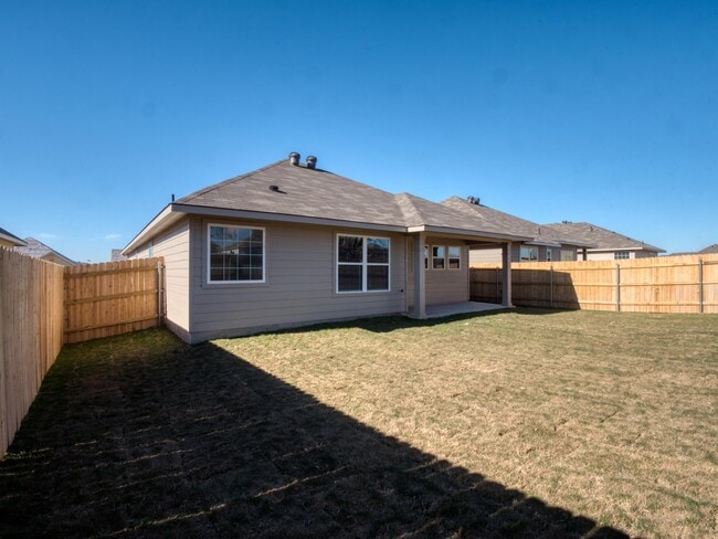 Building Photo - 623 Fallbrook Dr