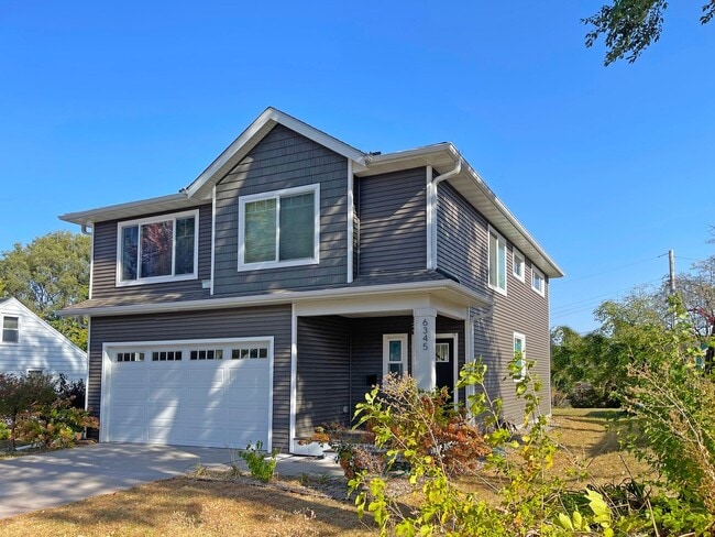 Building Photo - Spacious and Modern 4 Bedroom 3 Bath in Richfield is Pet Friendly!