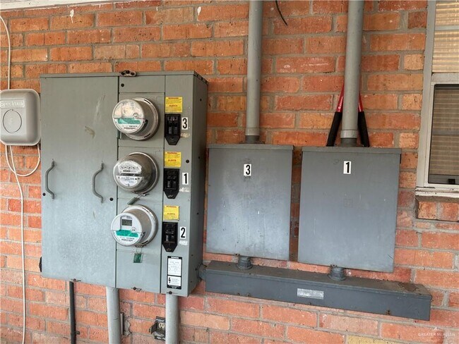 Foto del edificio - 3415 N Kenyon Rd