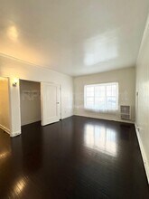 Building Photo - 626 N Plymouth Blvd