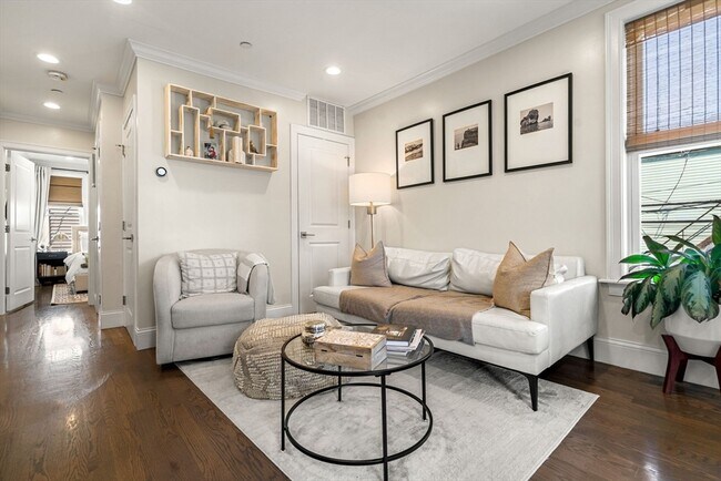 Foto del edificio - 153 Everett St