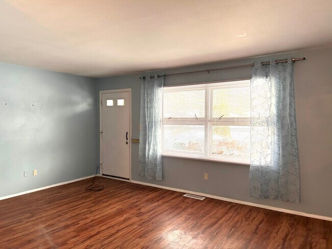 Foto del edificio - 4462 Lockwood Blvd