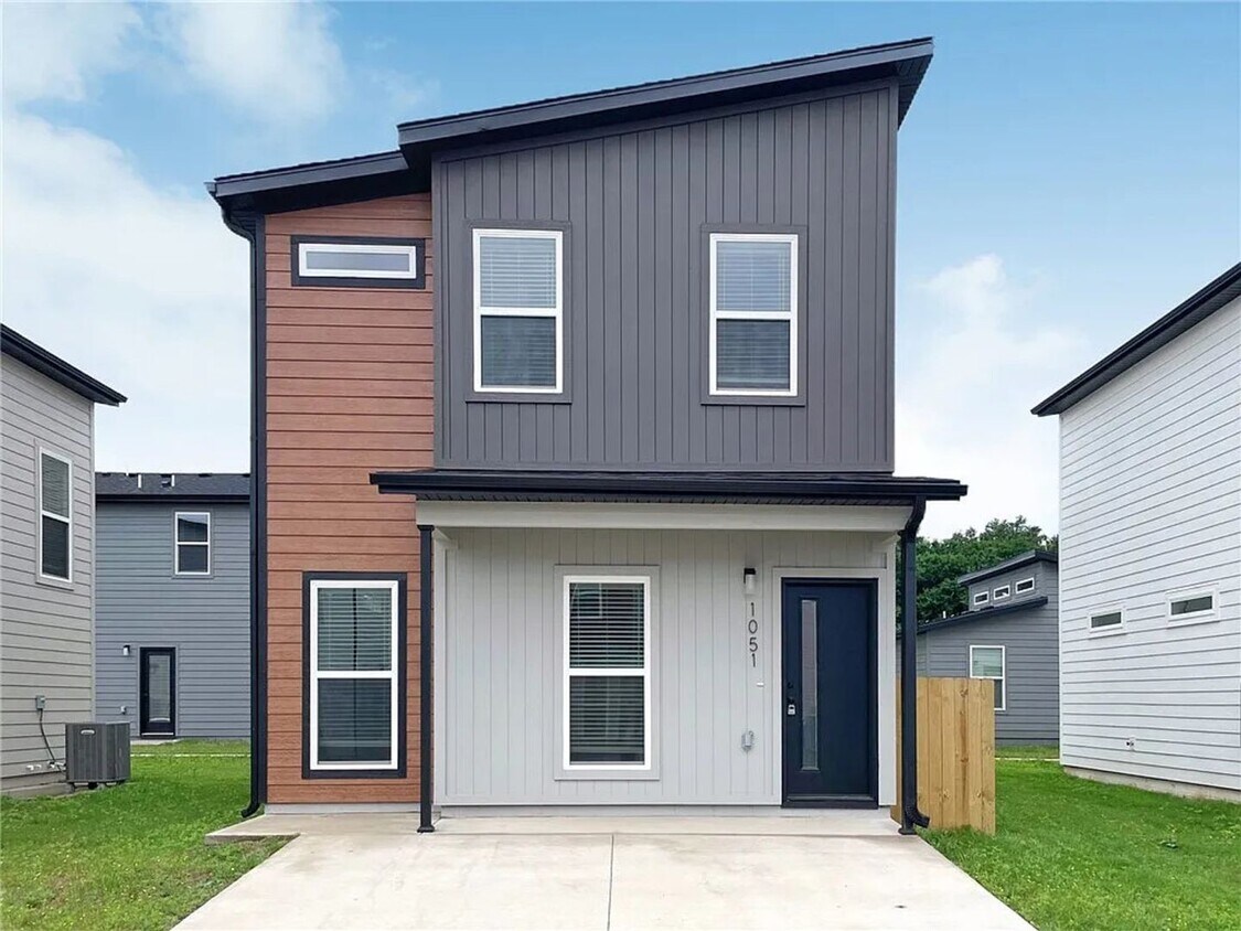 Foto principal - 1051 Indiana Ave