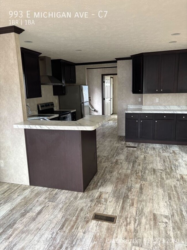 Building Photo - 993 E Michigan Ave