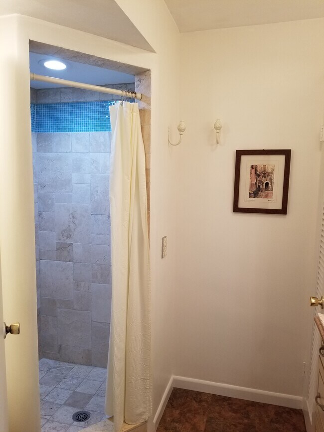 Building Photo - 406 Venetian Dr