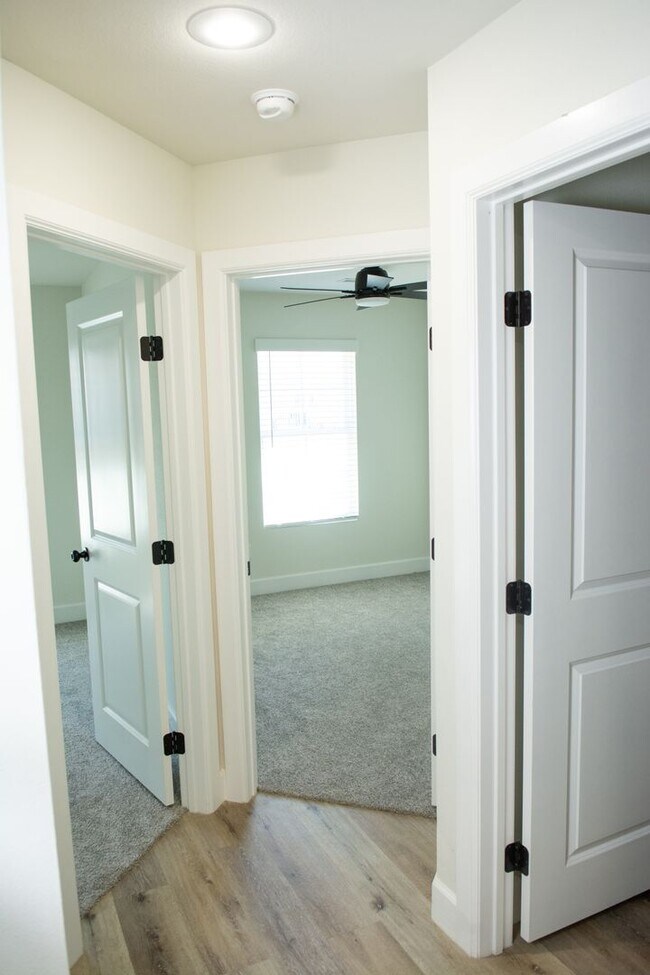 Foto del edificio - Newer  Townhouse in the heart of West Fork !