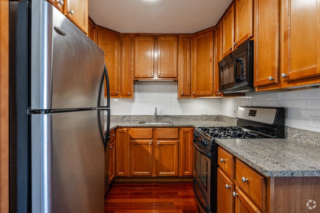 1BR, 1BA - Kitchen - 7520 W Grand Ave