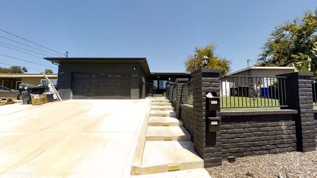 Building Photo - 5BD/2BA, Large Bedrooms!