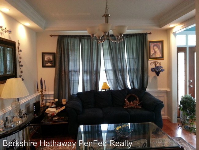 Building Photo - 5 br, 4 bath House - 15566 Parkgate Drive