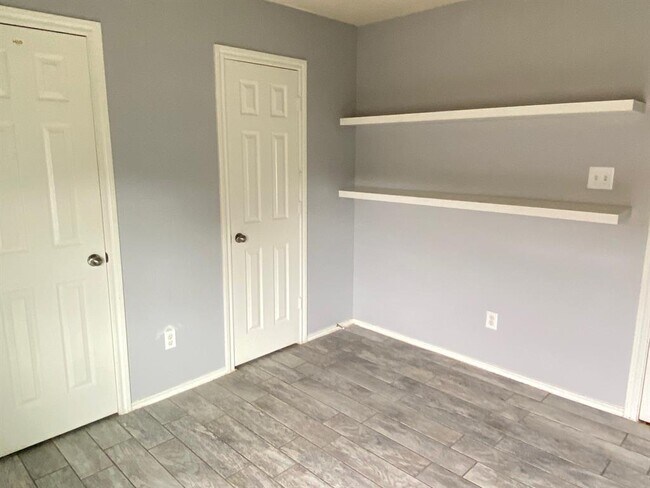 Foto del edificio - 1426 Joy Oaks Ln